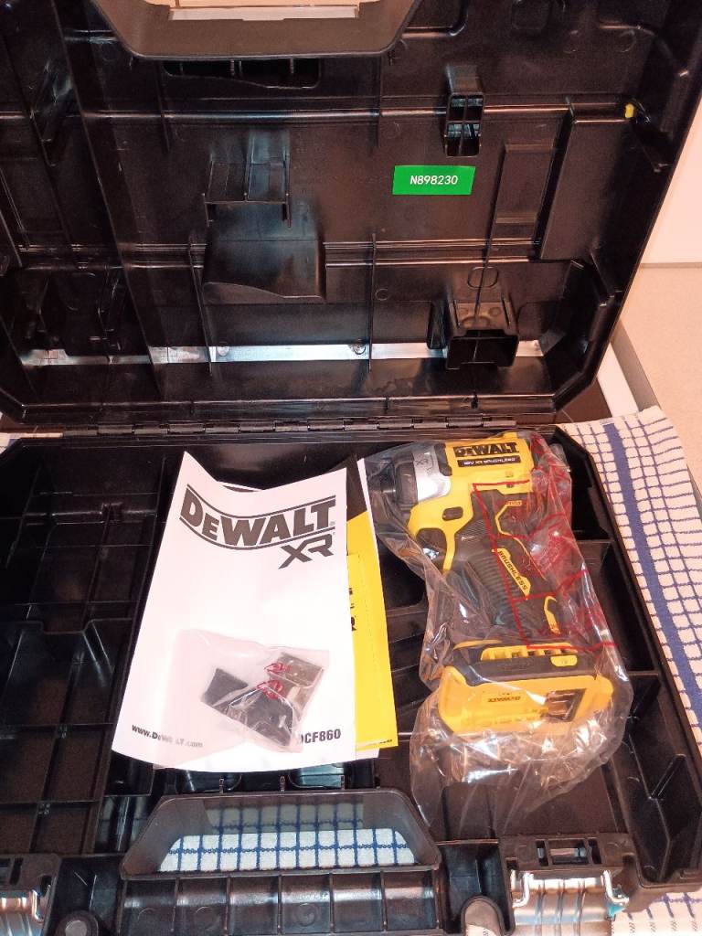 DeWalt DCF860 impact driver 