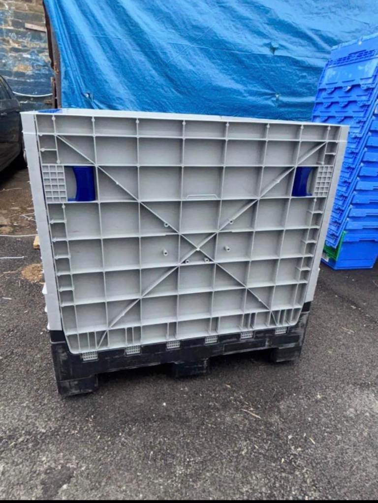 Large Plastic Pallet Box – Grey & Black, Good Condition