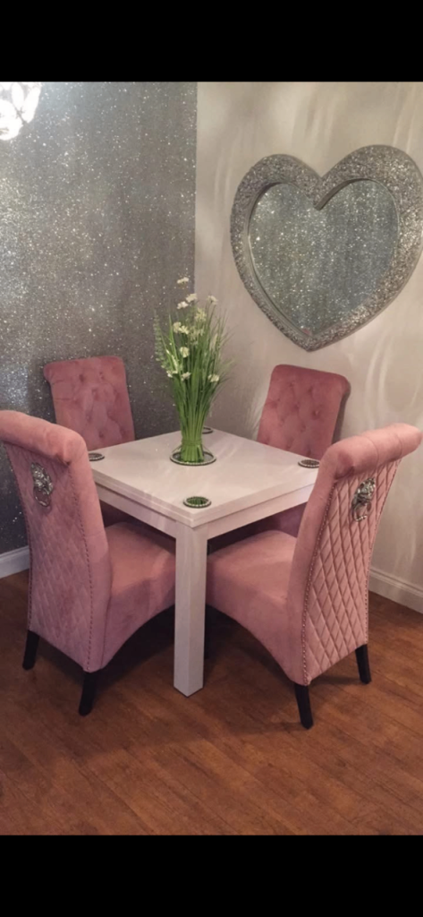 White extendable table and 4 pink knocker back chairs