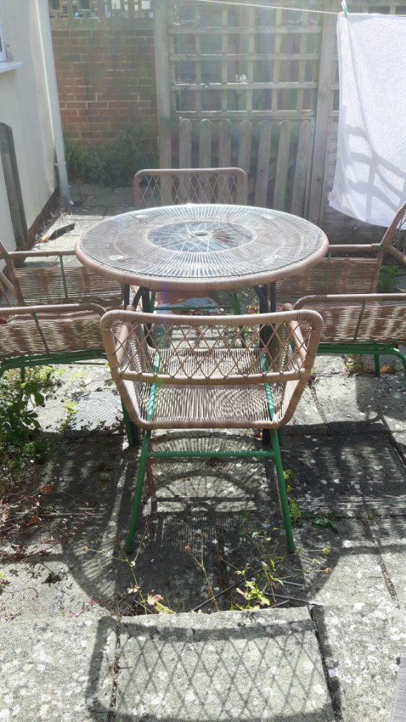 Made com Lyra dining table & 4 chairs