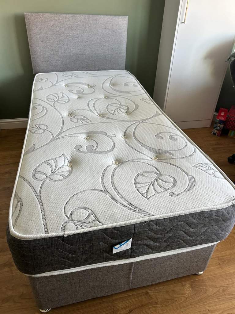 #REDUCED# Single Bed Headboard and Mattress 