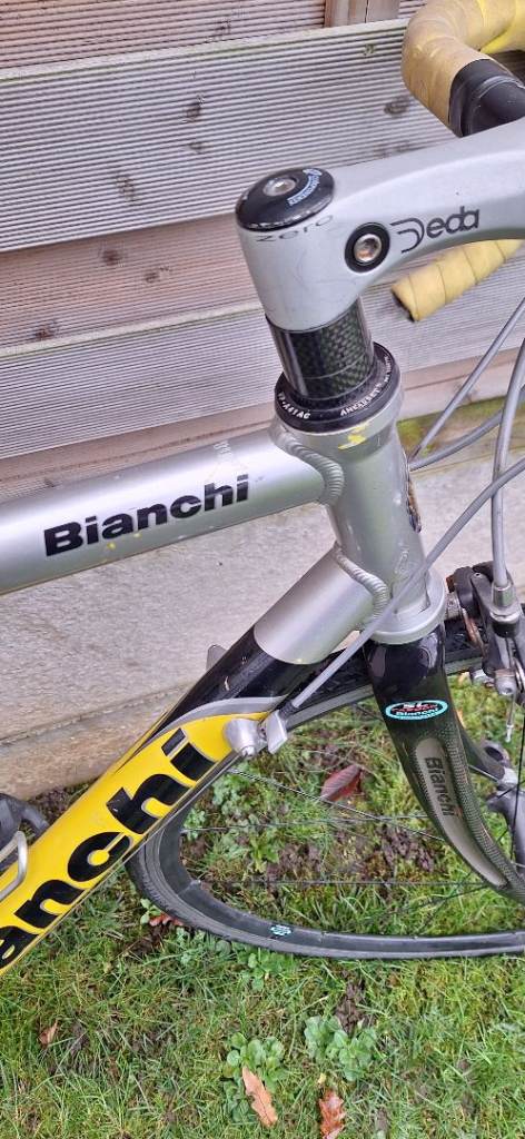 Road bike Bianchi 23in wheels 