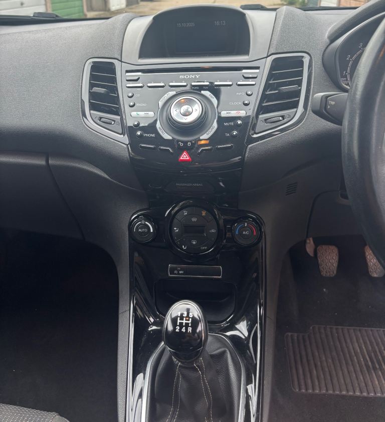 Ford fiesta Hatchback 2015 Manual 1.0 eco boost 5 doors