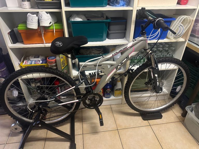 Voyager Inji Ladies Mountain Bike + Indoor Turbo Trainer – Like New