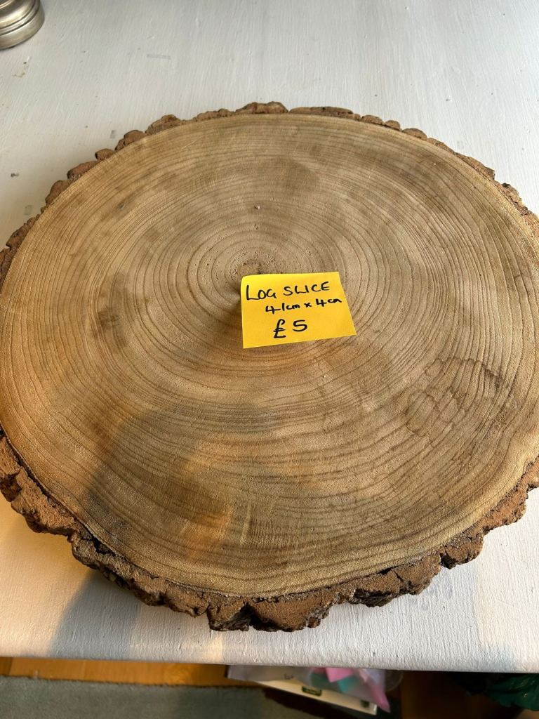 Log slice for displaying wedding / celebration cakes 