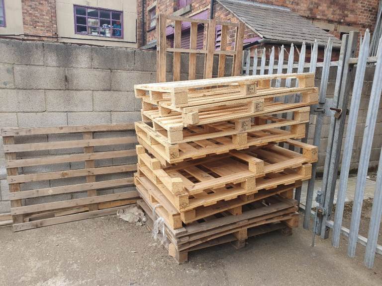 Free pallets fire wood