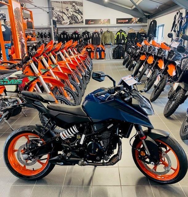 KTM 125 DUKE, 2026 MODEL, IN STOCK NOW. 4 YEARS WARRANTY.