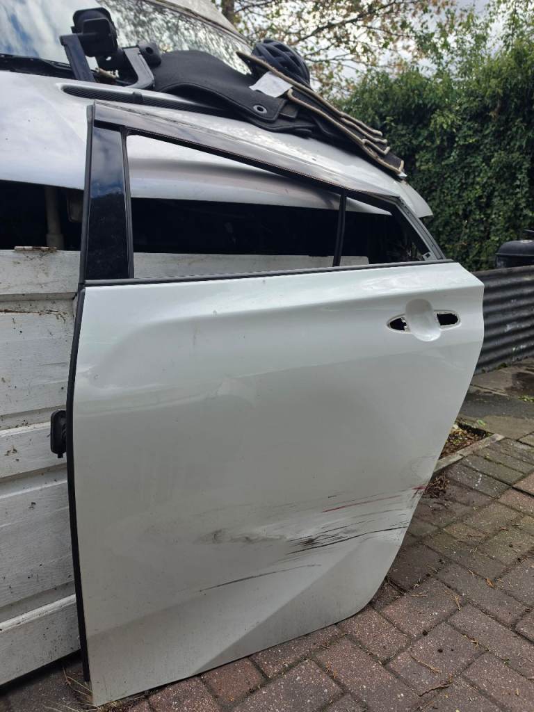 Toyota Prius Rear Passenger Door Pearl White – Damaged