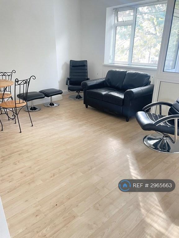 1 bedroom flat in Stanley House, London, E14 (1 bed) (#2965663)