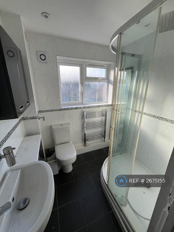 3 bedroom flat in Premier Parade, Southampton, SO18 (3 bed) (#2675155)