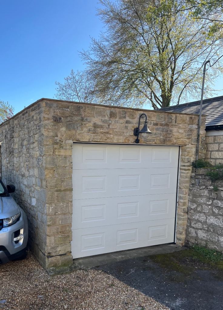 Electric garage door 