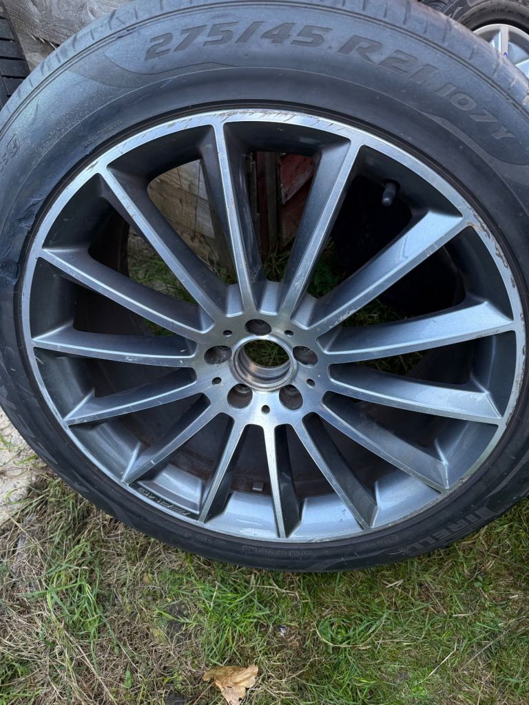 Mercedes alloy wheel and Pirelli tyre  275/45/21