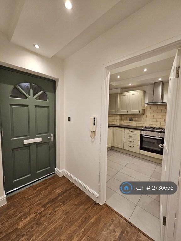 2 bedroom flat in Glendun Court, London, W3 (2 bed) (#2736655)