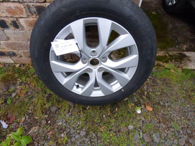Alloy wheel and tyre for Renault Captur Mk2
