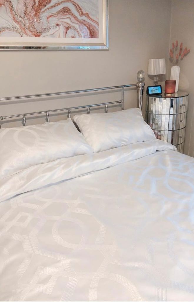 image for King size metal bed frame