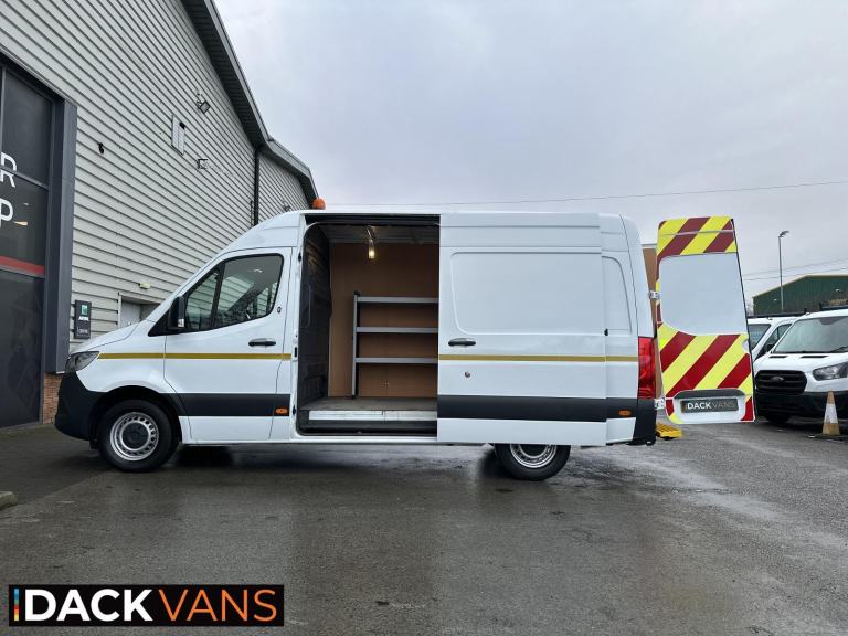 72 Reg, Mercedes Sprinter,L2H2,RWD,Pro,Metal Racking, Tow Bar, Towing Axel