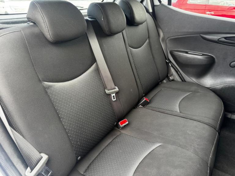 VAUXHALL VIVA 1.0i SE Hatchback 5dr Petrol Manual Euro 6 (75 ps) White Manual Pe