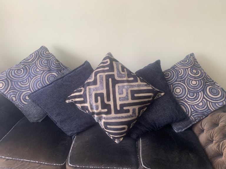 5 x Large cushions