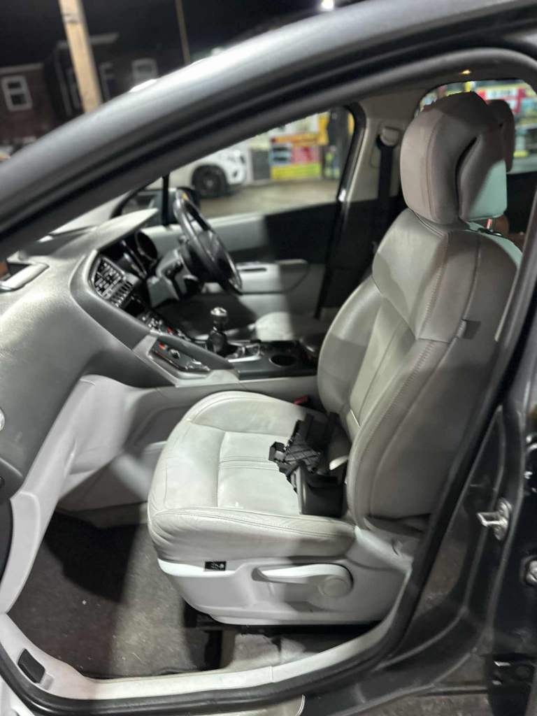 Peugeot, 3008, Hatchback, 2010, Manual, 1560 (cc), 5 doors