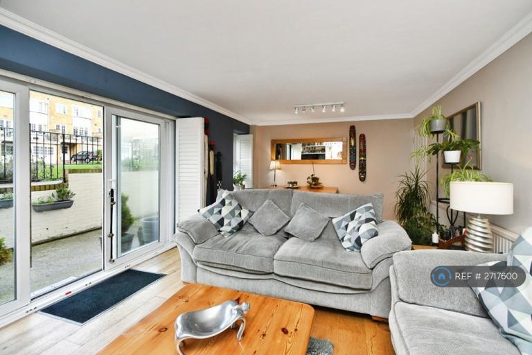 3 bedroom flat in Seymour Square, Brighton, BN2 (3 bed) (#2717600)