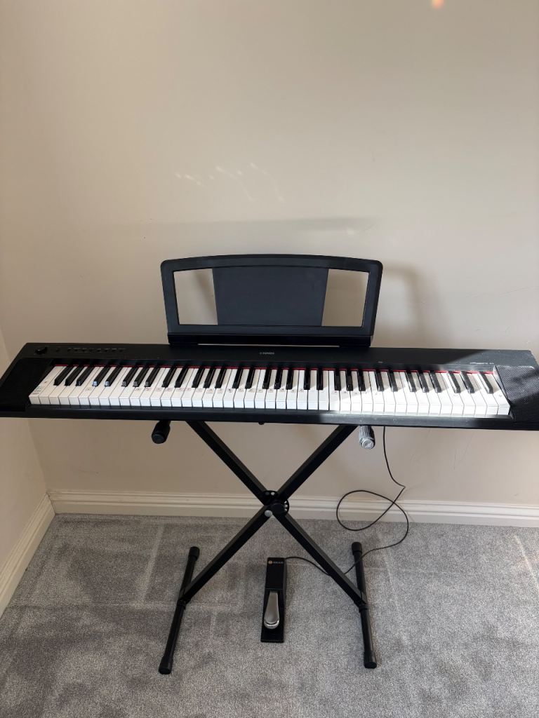 Yamaha Piagierro keyboard with pedal & stand