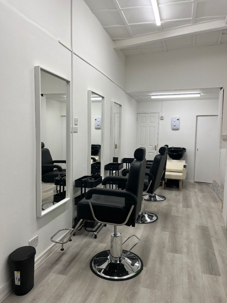 Hair Salon CHAIR to RENT- Hairdressing chair for rent in West Green Road Seven Sisters