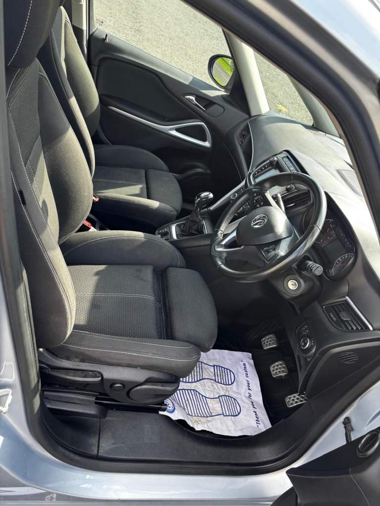 2017 VAUXHALL ZAFIRA TOURER SRI NAV 2.0, MOT DECEMBER 26, NO ADVISORS 