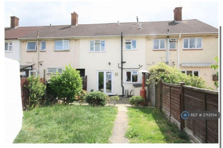3 bedroom house in Cricklade Avenue, Romford, RM3 (3 bed) (#2713554)