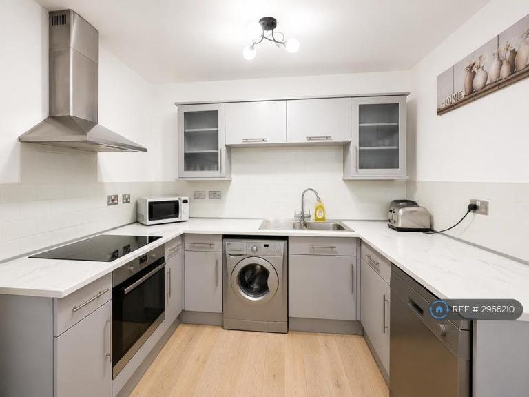 1 bedroom flat in Leinster Gardens, London, W2 (1 bed) (#2966210)