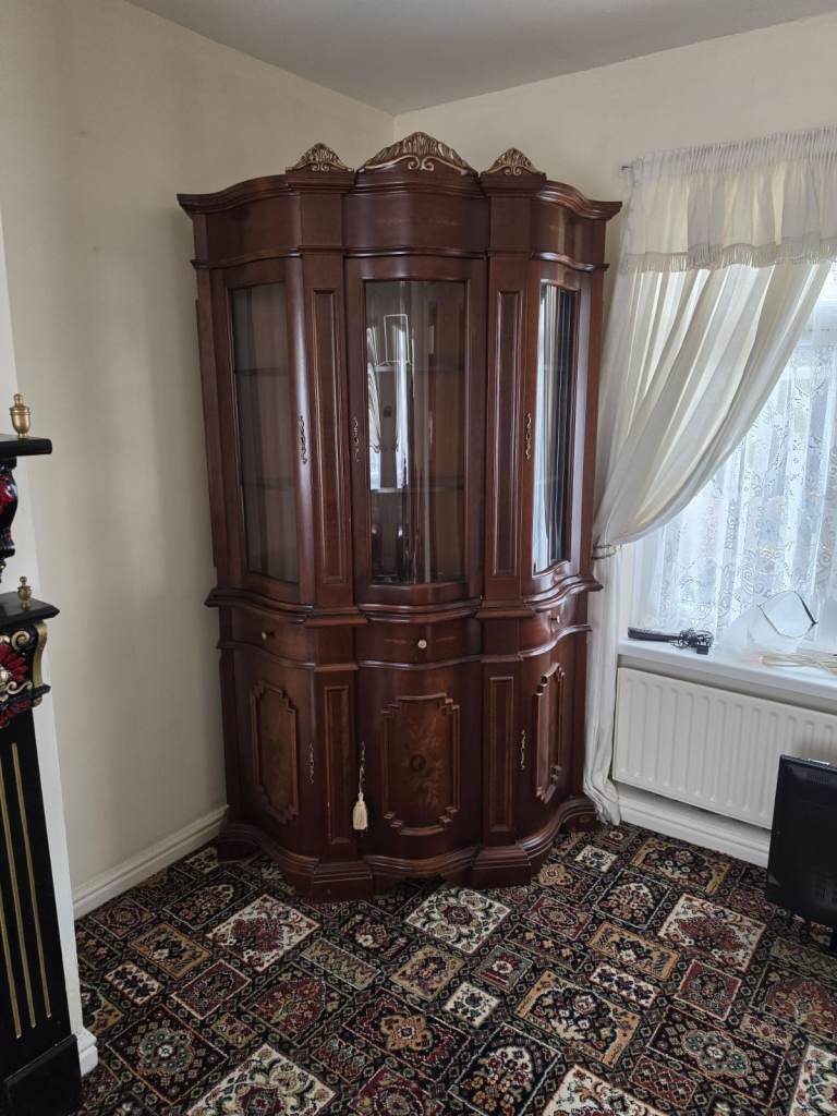 Large Wooden Display Cabinet – Good reasonable Condition