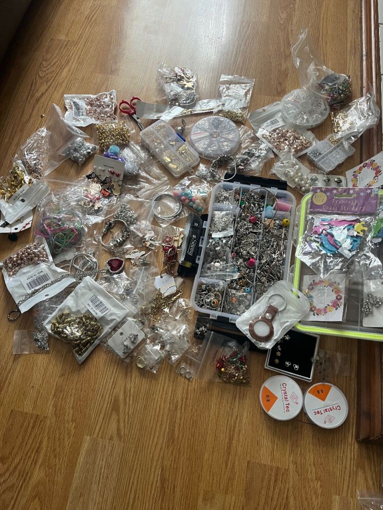 Costume jewellery 