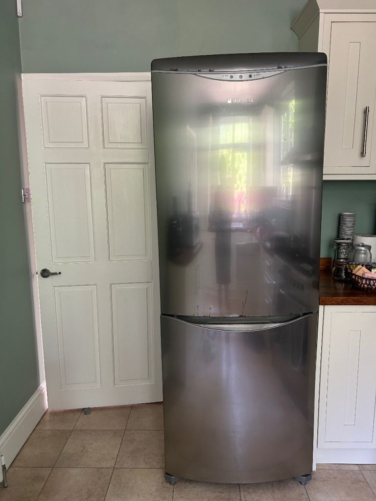 Hotpoint American style frost free fridge freezer in silver