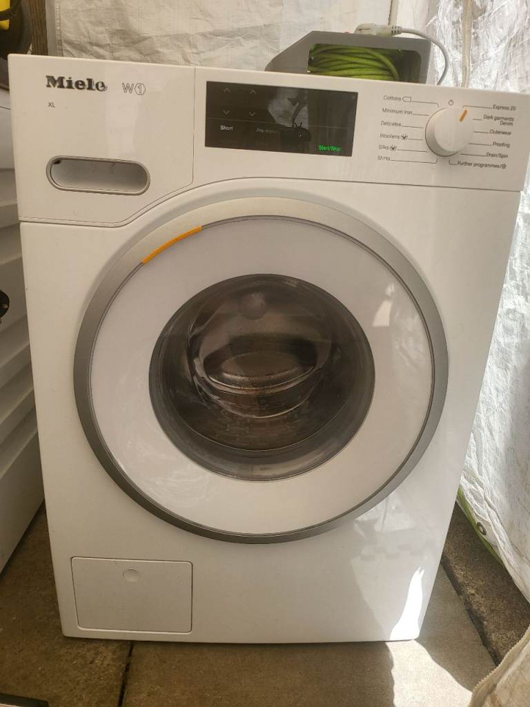 Miele W1 XL washing machine working 