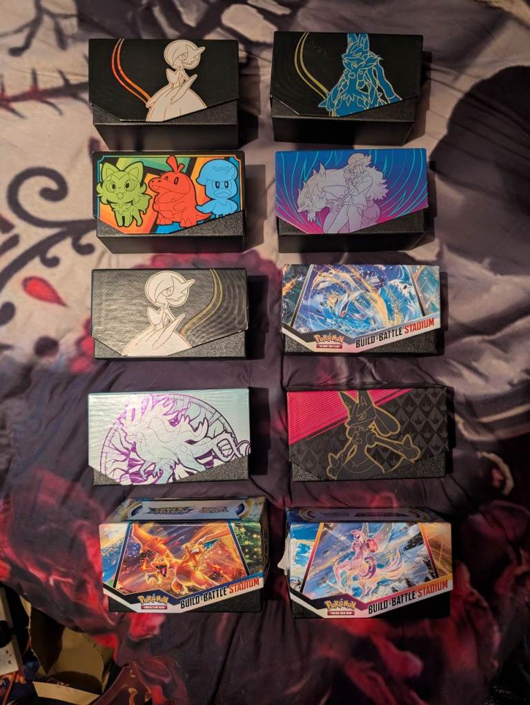 Pokémon cards less than 3p each over 6000 halos and reverse in everybox