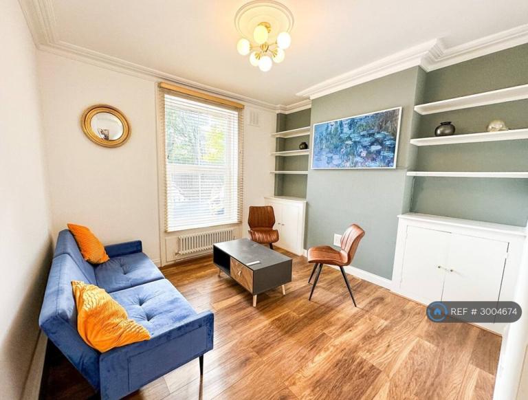 1 bedroom flat in London, London, SE17 (1 bed) (#3004674)
