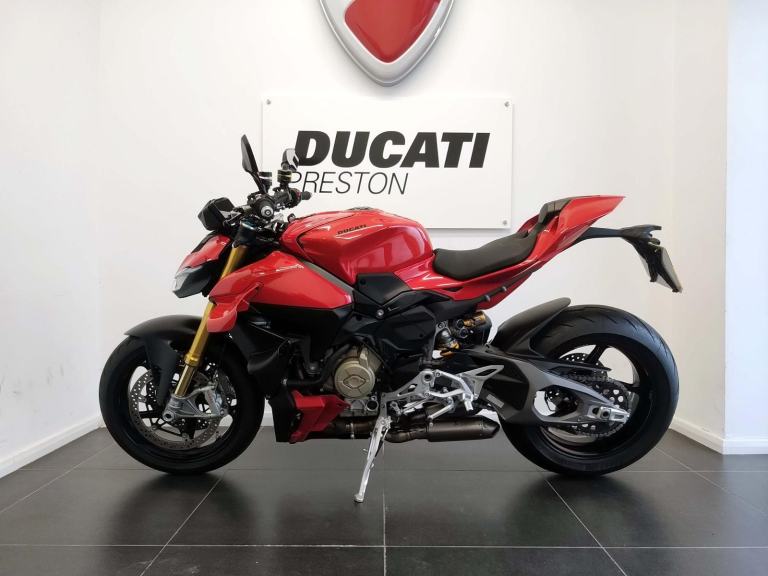 2025 Ducati Streetfighter V4S Red 562 Miles Akro Exhaust | £372 Dep & £372 pcm