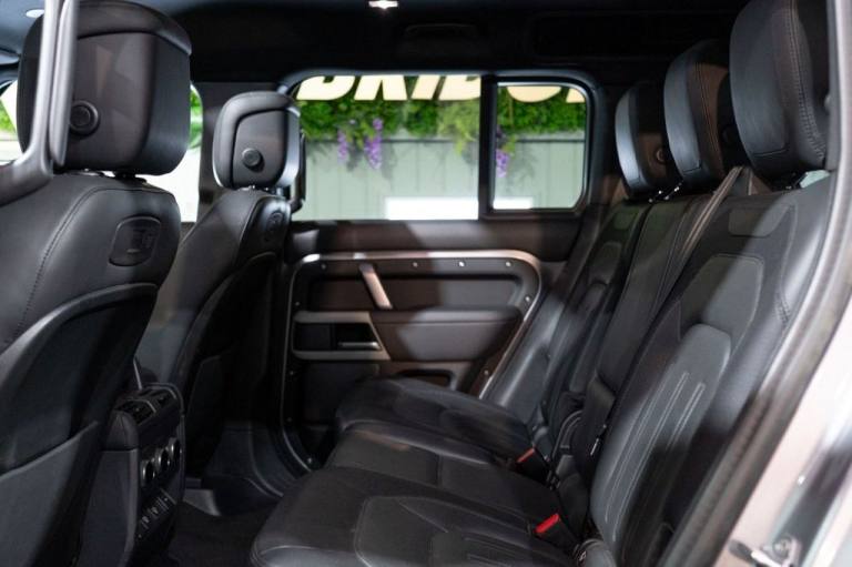 2021 Land Rover Defender 3.0 D300 MHEV X-Dynamic HSE SUV 5dr Diesel Auto 4WD Euro 6 (s/s) (300 ps...