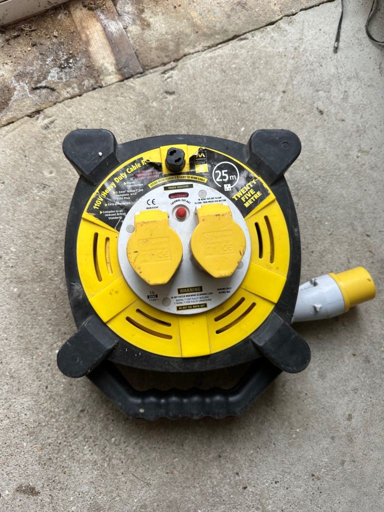 25m 110v extension lead