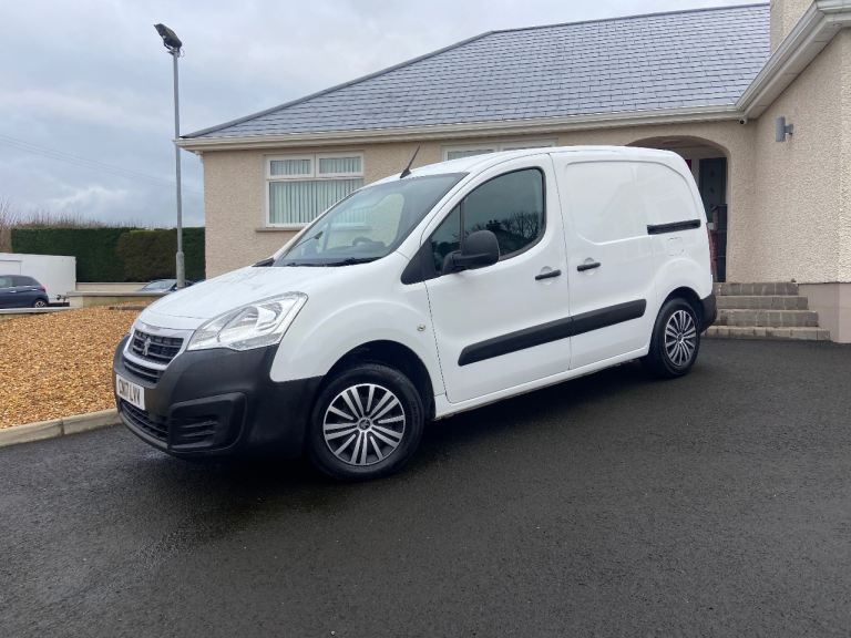 2017 Peugeot Partner 1.6 HDI 3 seater, side door PSVD fully serviced, ready to go to work or play