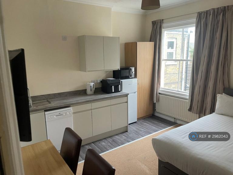 Studio flat in Fletton Ave, Peterborough, PE2 (#2982043)
