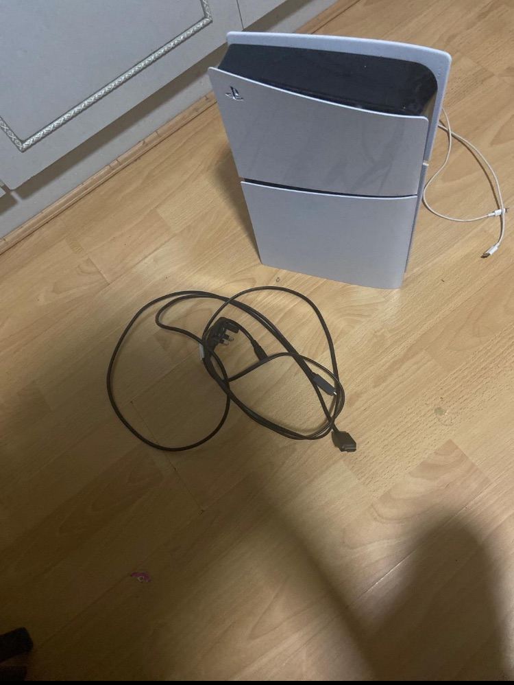 Sony PlayStation 5 Digital Edition – White, Good Condition