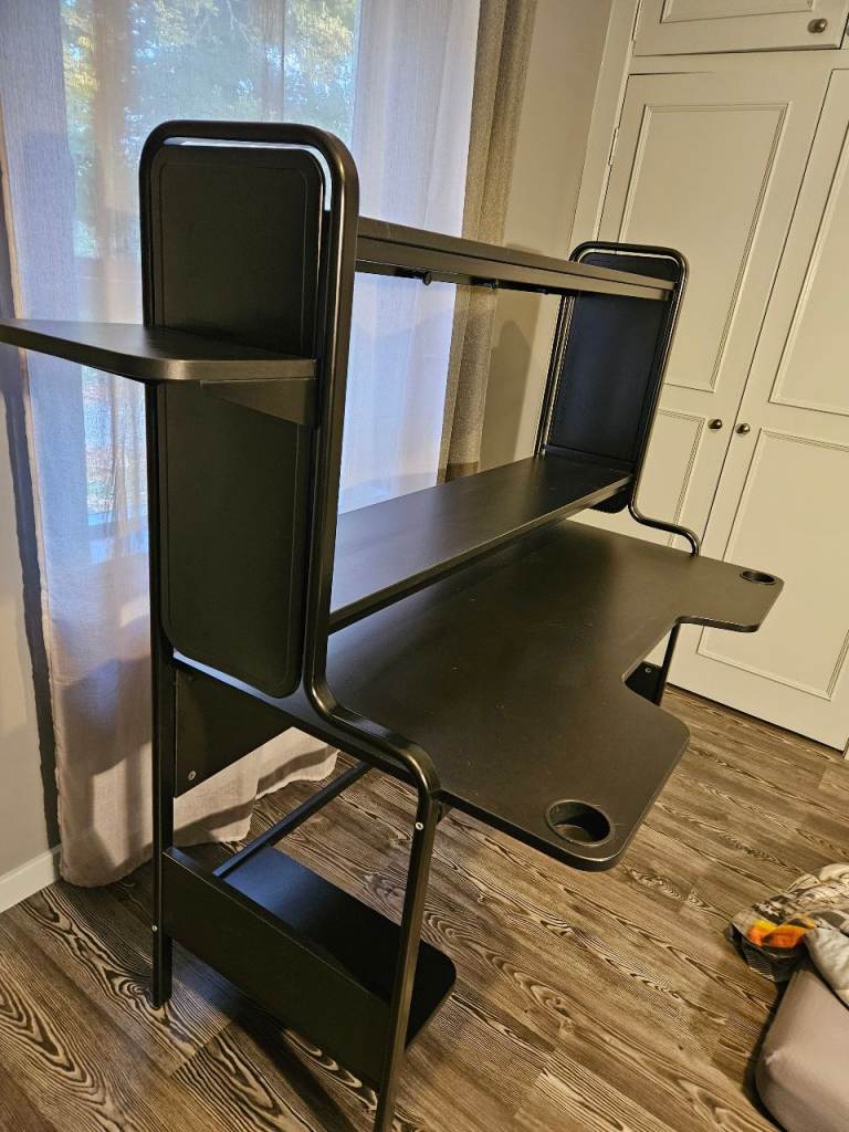IKEA FREDDE BLACK GAMING DESK VERY GOOD CONDITION STILL SELLING ON IKEA £ 199