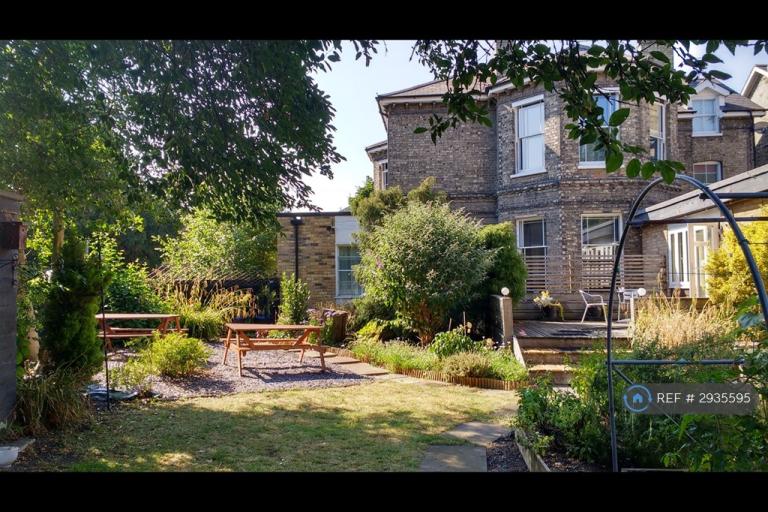 1 bedroom in Crescent Road, Ipswich, IP1 (#2935595)