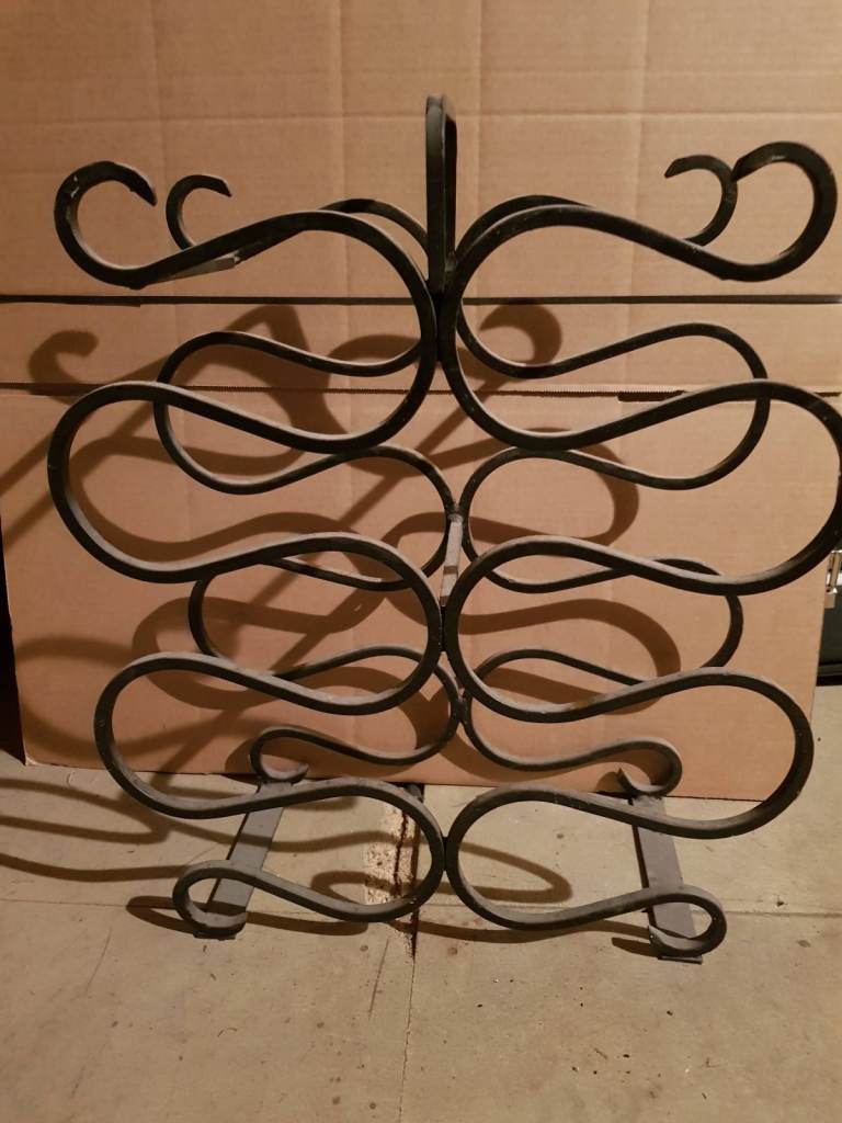 Metal 8 bottle wine rack