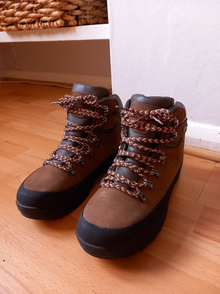 image for Walking boots size 6 - Extreme Quest Womens Waterproof Isogrip Boots