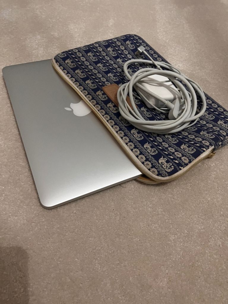 Apple MacBook Pro 13” Retina 2015 i5 8GB RAM 128GB SSD – With Charger & Case