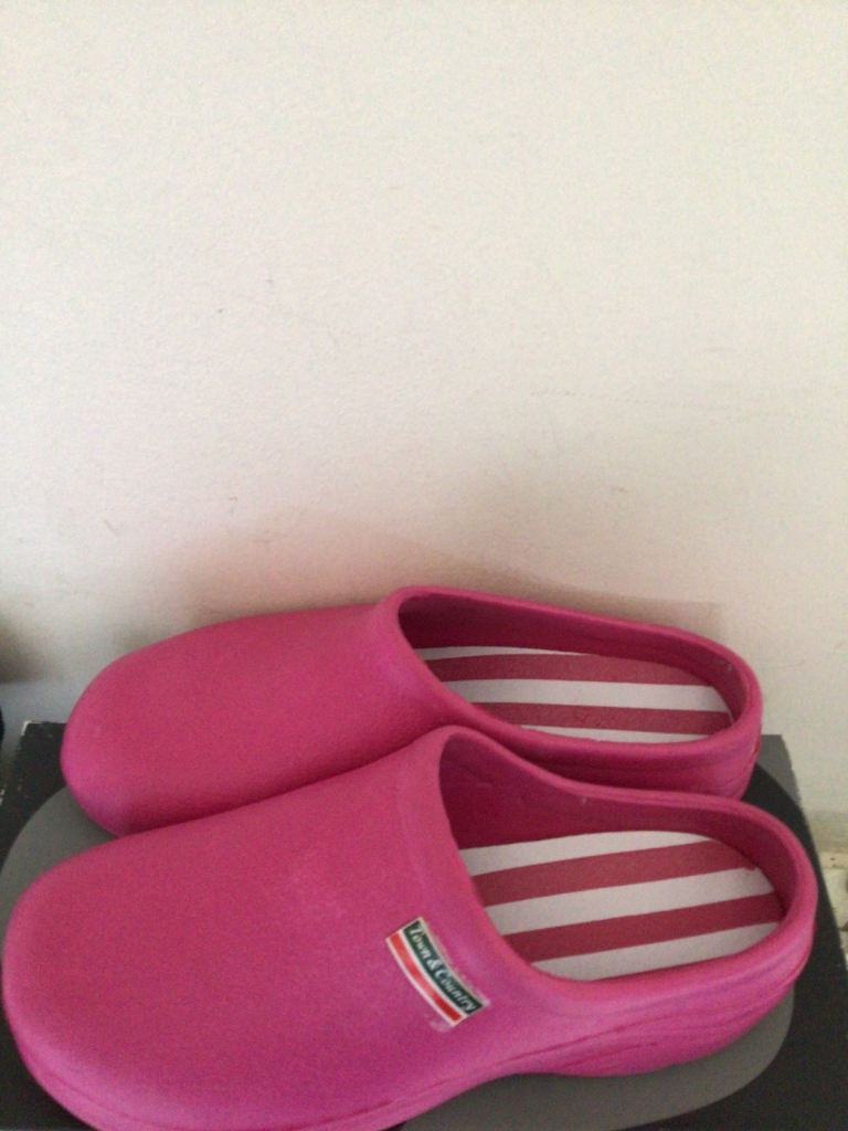 New Town &Country crocs 