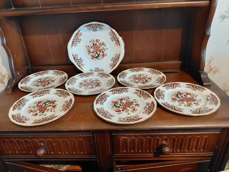 Vintage Colcough English Bone China 7 piece plate set Dinner set in Very Good Condition 