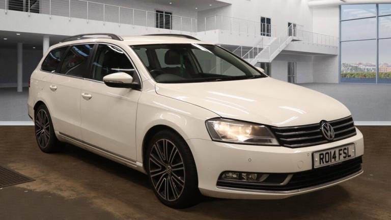 2014 Volkswagen Passat 2.0 TDI BMT Executive 5dr DSG ++ NAV / LEATHER / 9 SERVICES / DAB ++ ESTAT...