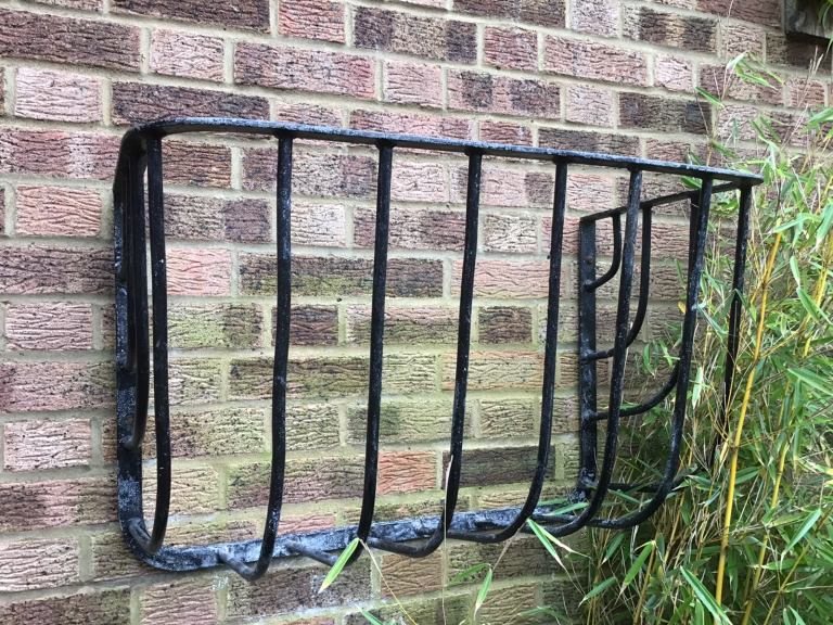 Heavy duty metal hay rack/ planter